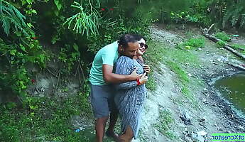 जोड़ा, भारतीय, घर के बाहर